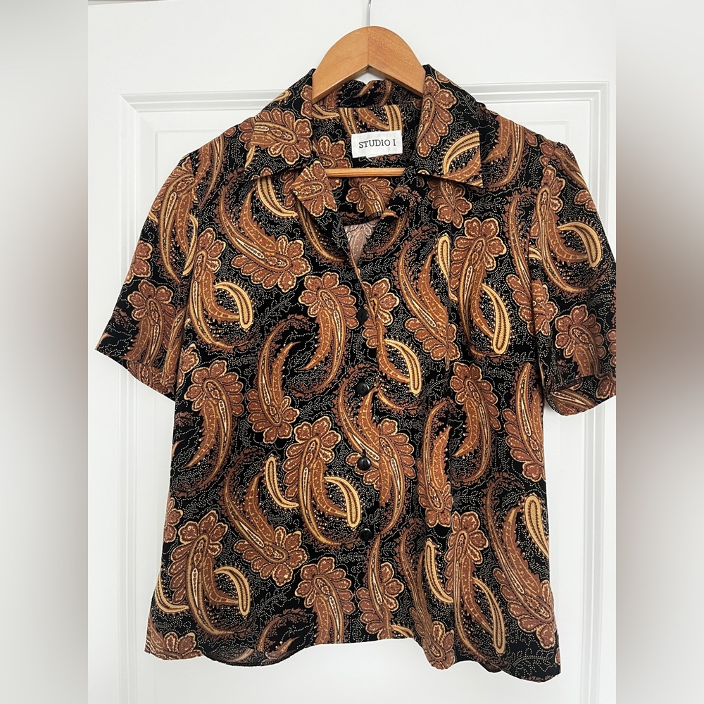 STUDIO I - Vintage Paisley Patterned Button-Down Blouse